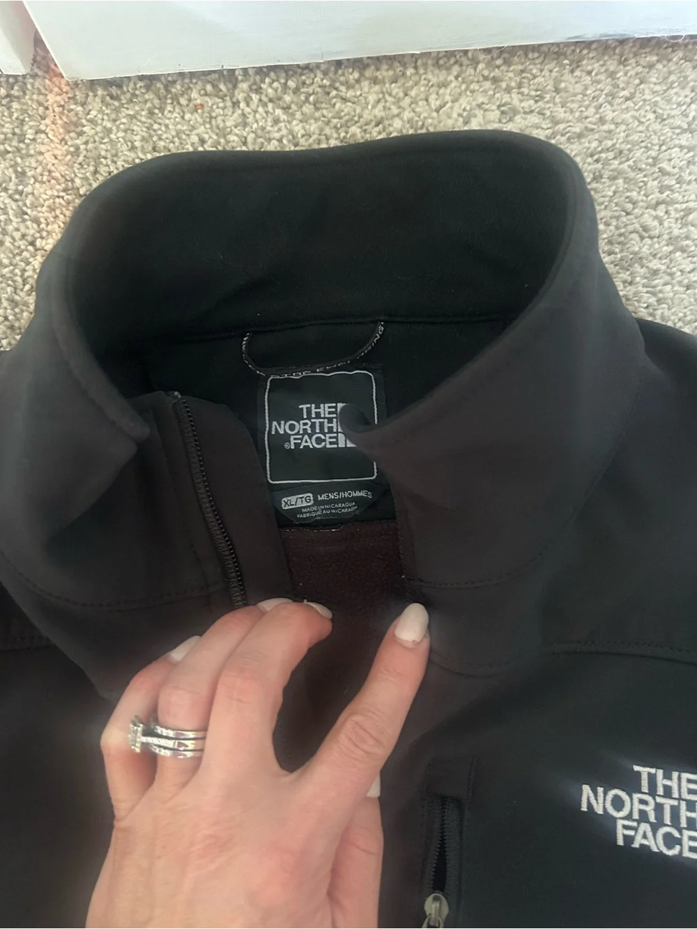 The North Face Men's Black Full-Zip Softshell Jacket